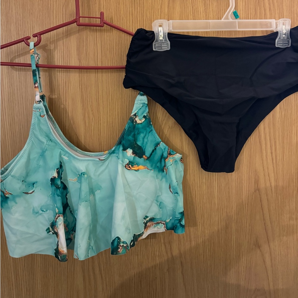 Women’s Bikini Size Large NEW!